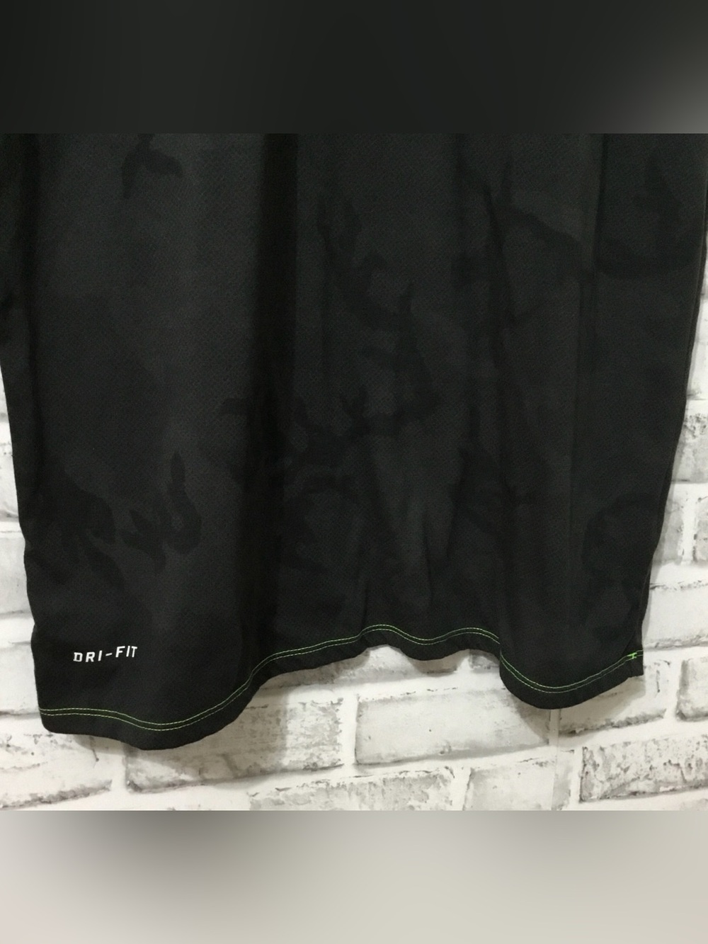 Nike Black Short Sleeve Tee with Neon Yellow Swoosh - B421 - Picture 4 of 9